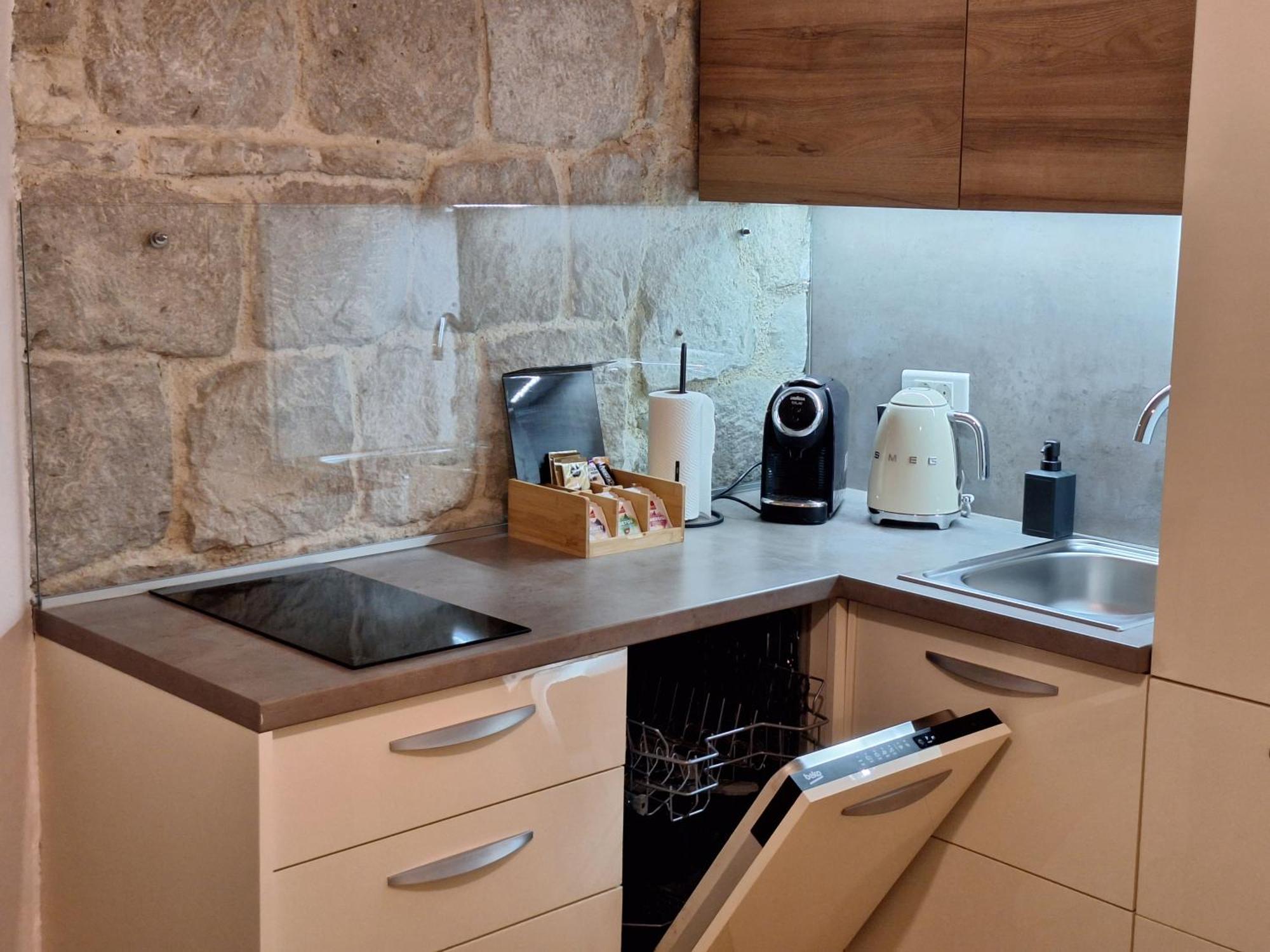Studio Apartments Petar In Old Part Of Town สปลิท ภายนอก รูปภาพ