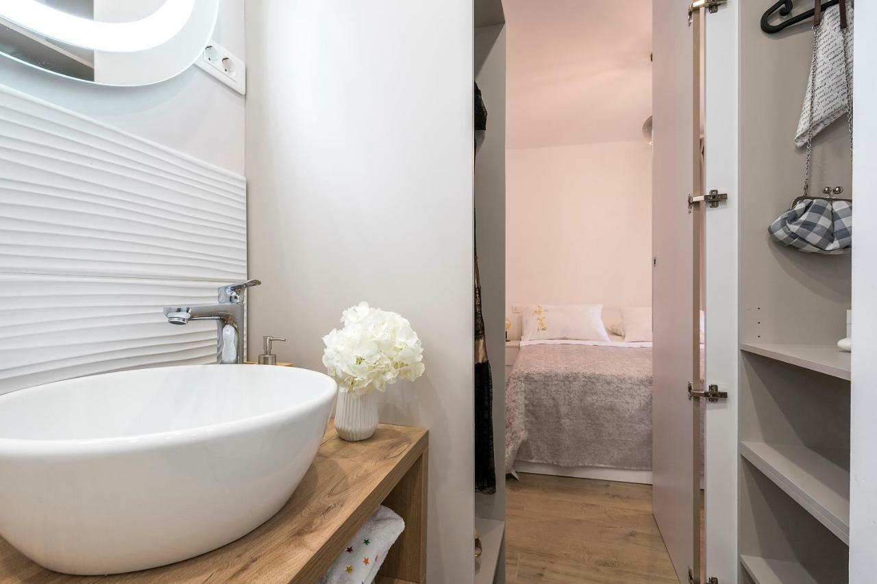Studio Apartments Petar In Old Part Of Town สปลิท ภายนอก รูปภาพ