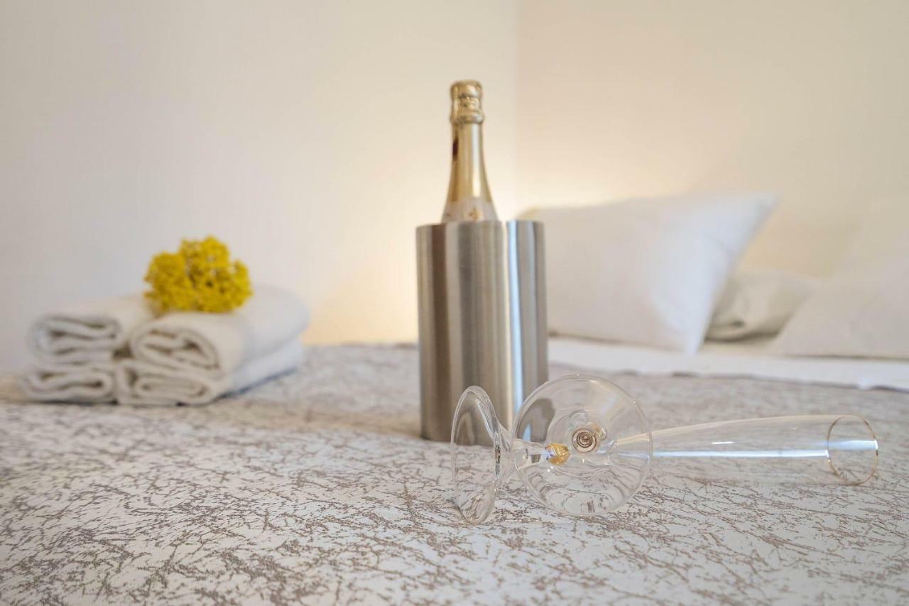 Studio Apartments Petar In Old Part Of Town สปลิท ภายนอก รูปภาพ