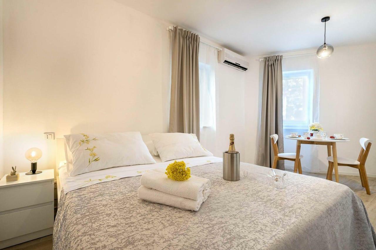 Studio Apartments Petar In Old Part Of Town สปลิท ภายนอก รูปภาพ