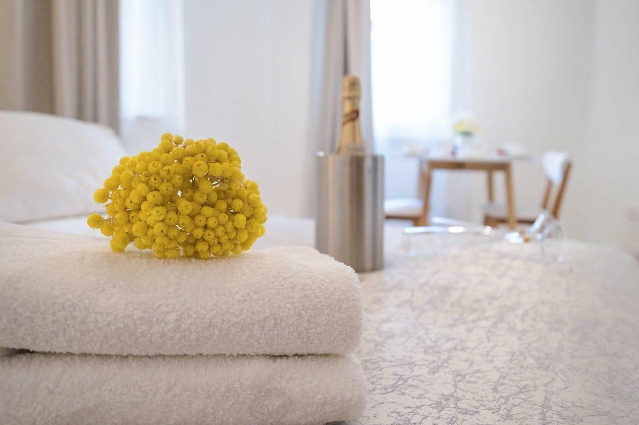 Studio Apartments Petar In Old Part Of Town สปลิท ภายนอก รูปภาพ
