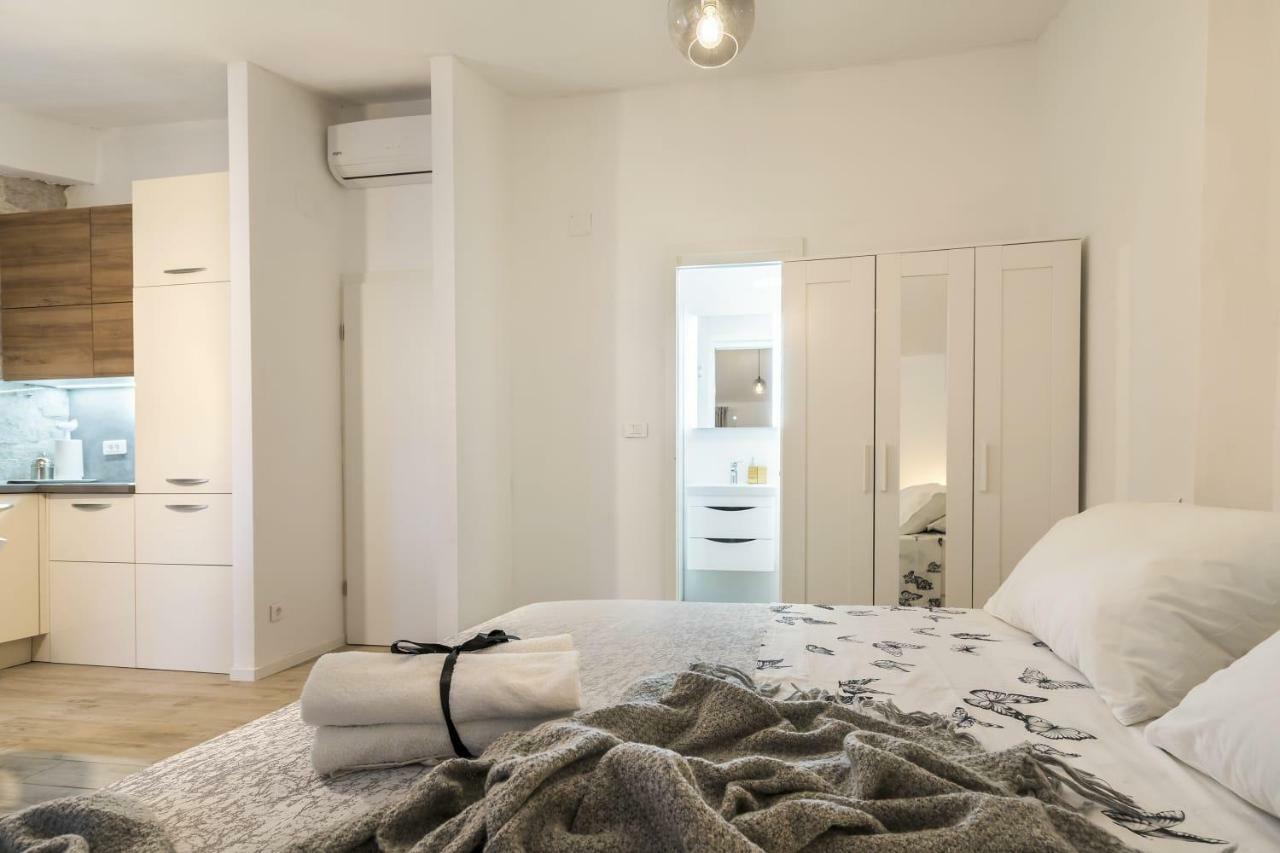 Studio Apartments Petar In Old Part Of Town สปลิท ภายนอก รูปภาพ