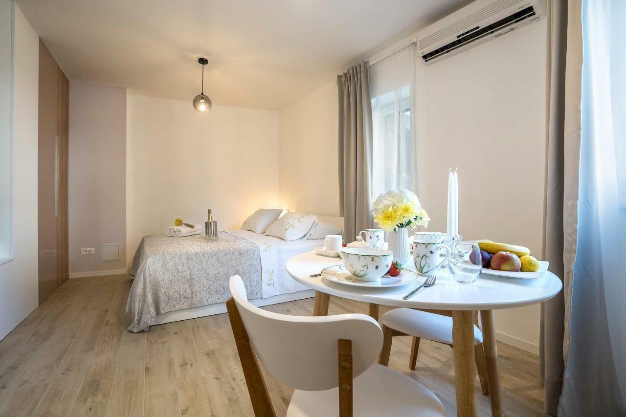 Studio Apartments Petar In Old Part Of Town สปลิท ภายนอก รูปภาพ