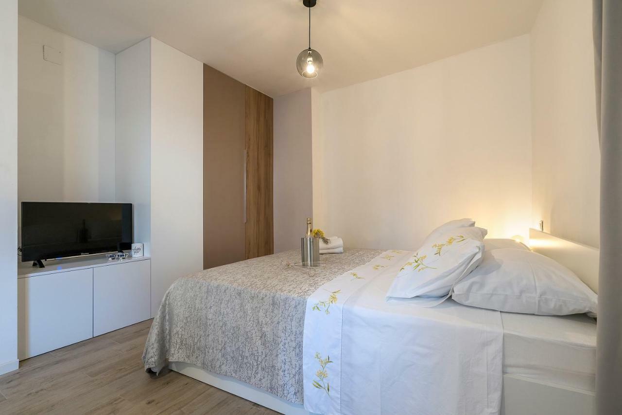 Studio Apartments Petar In Old Part Of Town สปลิท ภายนอก รูปภาพ